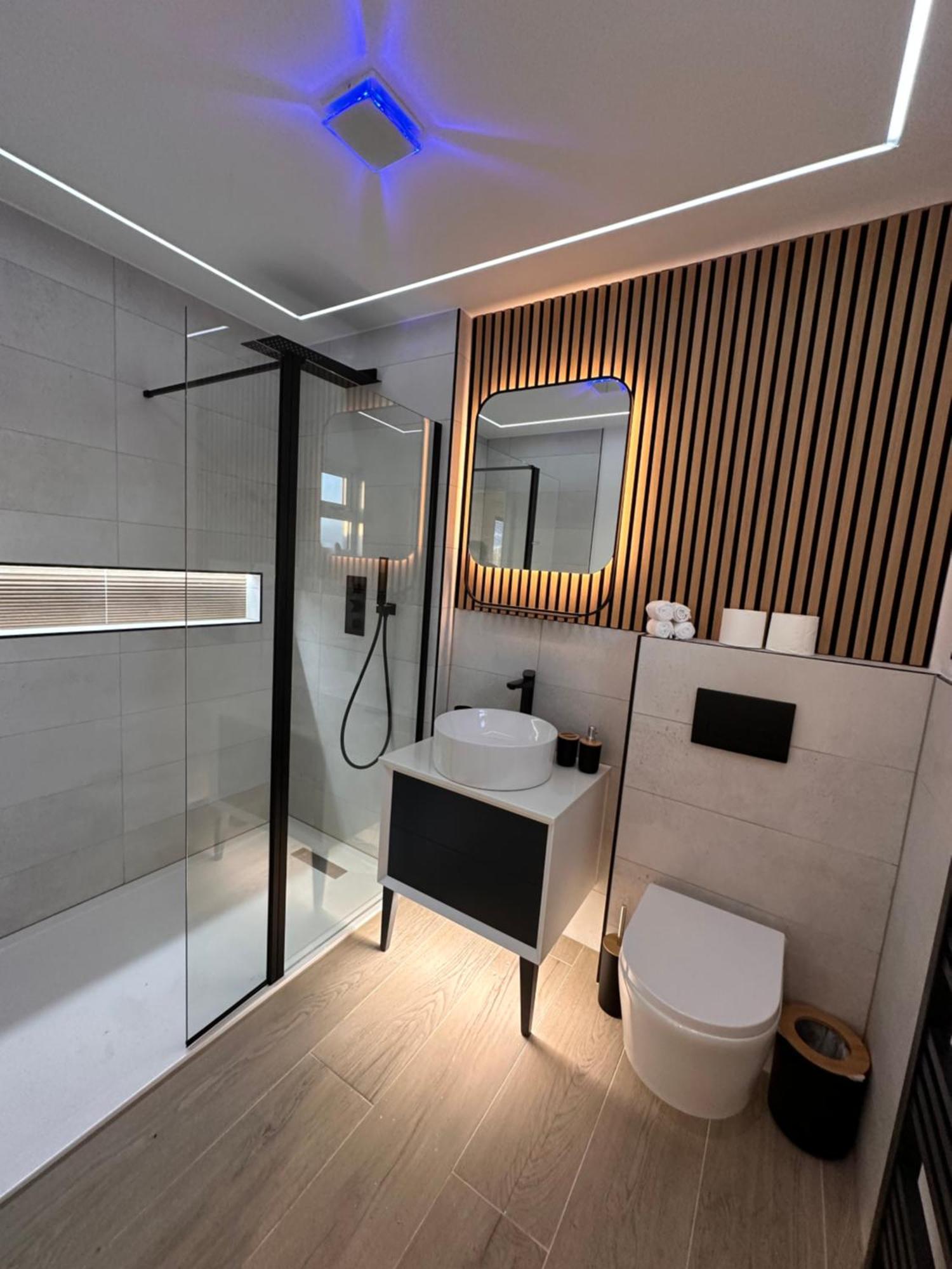R5 - Luxury Private Ensuite Self-Contained Room - Newly Renovated Halesowen Exterior foto